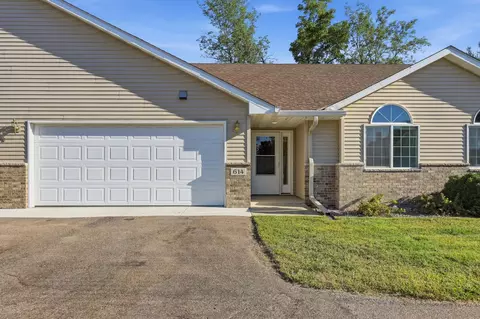614 Golden Gate Ln, Winsted, MN 55395