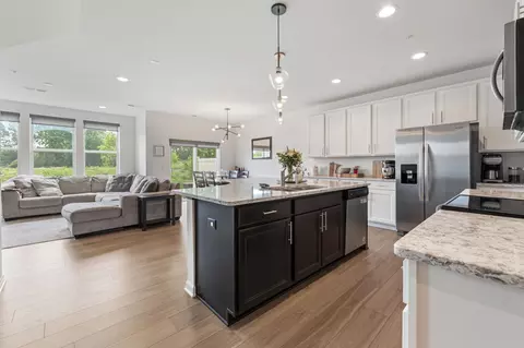 762 Stonegate Rd, Chanhassen, MN 55317