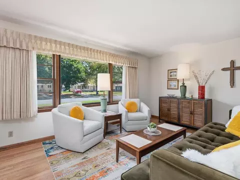 948 Main St S, Shakopee, MN 55379