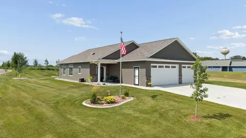 1352 Bradford St SE, Hutchinson, MN 55350