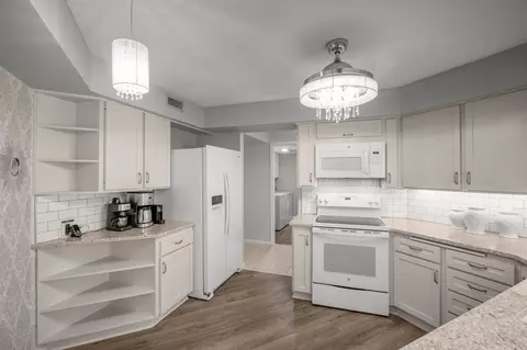 14501 Atrium Way #225, Minnetonka, MN 55345