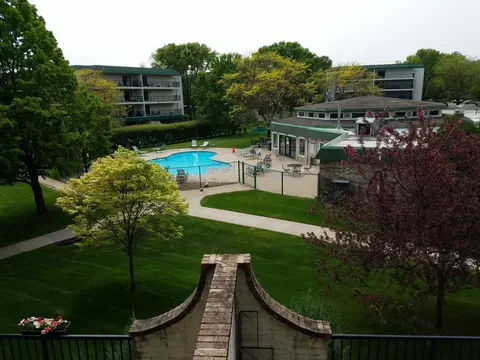 10401 Cedar Lake Rd #301, Minnetonka, MN 55305