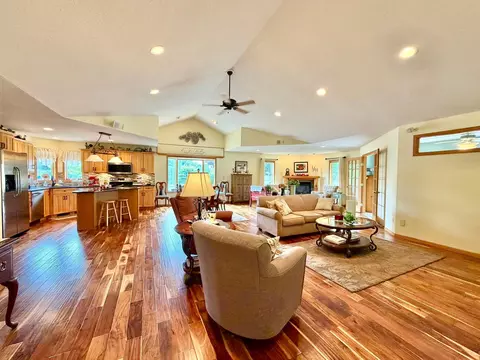 Living - 2520 Sunny Meadow Ln, Red Wing, MN 55066 photo 4 of 5