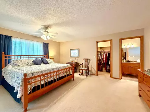 Bedroom - 2520 Sunny Meadow Ln, Red Wing, MN 55066 photo 2 of 4