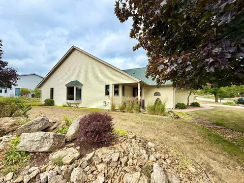 Exterior - 2520 Sunny Meadow Ln, Red Wing, MN 55066 photo 5 of 15