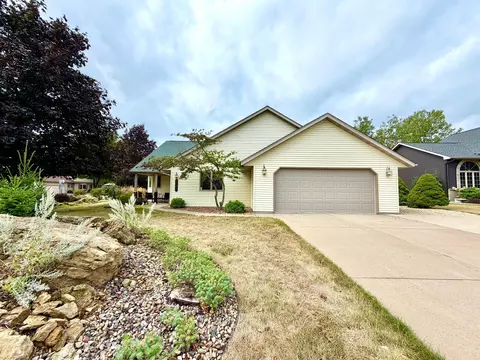 Exterior - 2520 Sunny Meadow Ln, Red Wing, MN 55066 photo 2 of 15