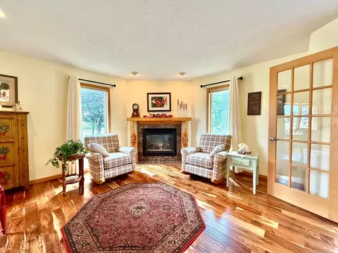 Living - 2520 Sunny Meadow Ln, Red Wing, MN 55066 photo 2 of 5