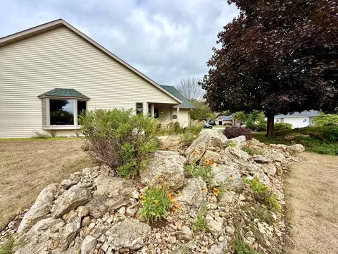 Exterior - 2520 Sunny Meadow Ln, Red Wing, MN 55066 photo 6 of 15