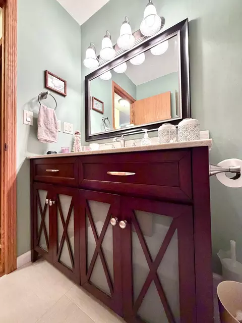 Bath - 2520 Sunny Meadow Ln, Red Wing, MN 55066 photo 5 of 5