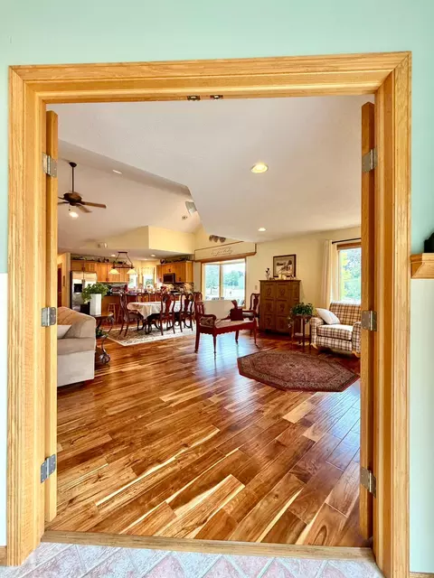 Entry Way - 2520 Sunny Meadow Ln, Red Wing, MN 55066 photo 2 of 2