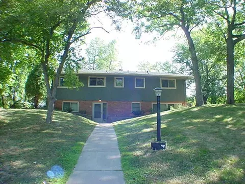 1010 Kirkwood Ln N, Plymouth, MN 55441