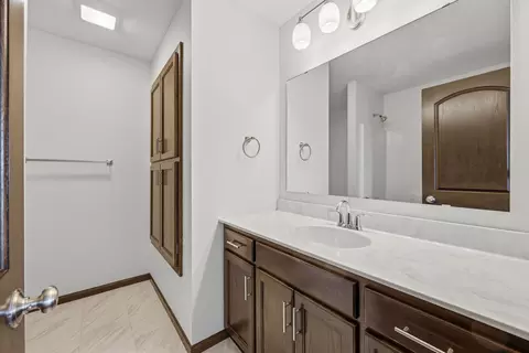 Bath - 1121 Yellowstone Ave, Saint Cloud, MN 56303 photo 2 of 3