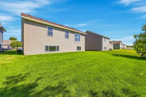 Exterior - 1121 Yellowstone Ave, Saint Cloud, MN 56303 photo 5 of 6