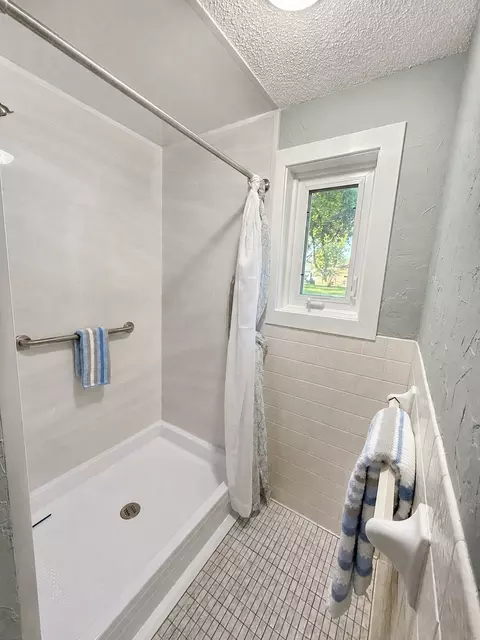 Bath - 1798 E Bluestone Dr, Eagan, MN 55122 photo 4 of 5
