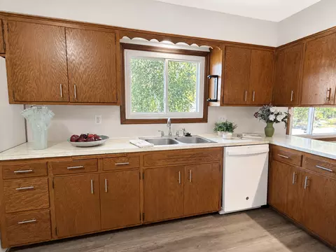 Kitchen - 1798 E Bluestone Dr, Eagan, MN 55122 photo 6 of 6
