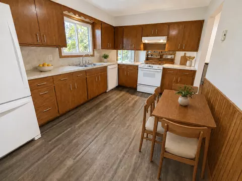 Kitchen - 1798 E Bluestone Dr, Eagan, MN 55122 photo 4 of 6