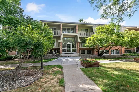 7318 W 22nd St #111, Saint Louis Park, MN 55426