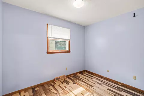 Bedroom - 716 Conliffe Ave SW, Faribault, MN 55021 photo 4 of 9