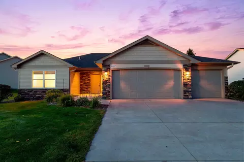 6817 90th Ave N, Brooklyn Park, MN 55445
