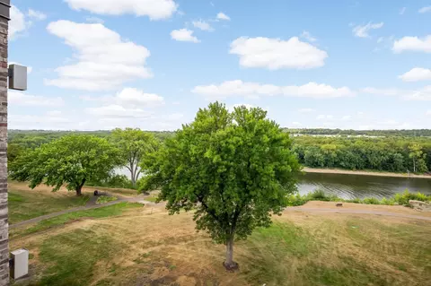 1077 Sibley Memorial Hwy #605, Mendota Heights, MN 55118