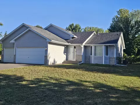 9350 Parkside Dr, Woodbury, MN 55125