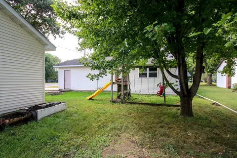 Exterior - 240 Merrian St, Glencoe, MN 55336 photo 4 of 4