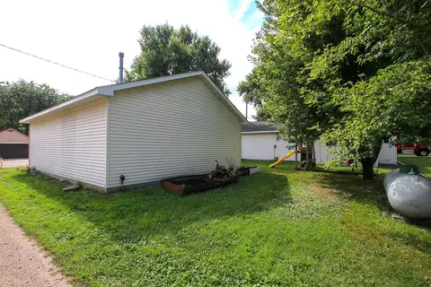 Exterior - 240 Merrian St, Glencoe, MN 55336 photo 3 of 4