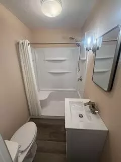 Bath - 616 Ann St, Willmar, MN 56201 photo 1 of 1