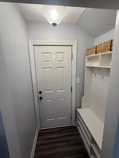 Entry Way - 616 Ann St, Willmar, MN 56201 photo 1 of 1