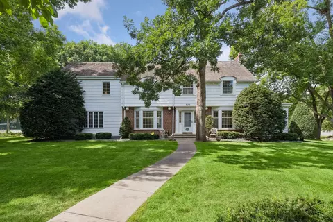 830 Edgemoor Dr, Hopkins, MN 55305