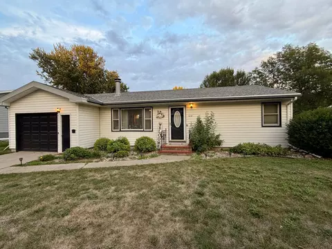 1018 N Elm St, Luverne, MN 56156