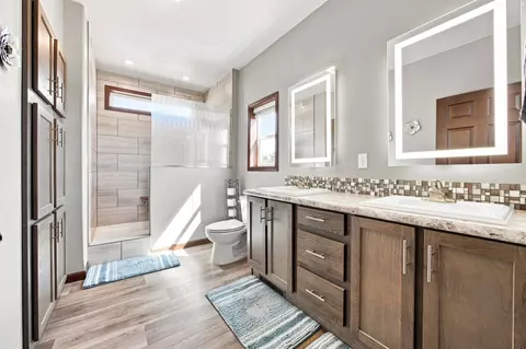 Bath - 303 Morrow Dr, Enderlin, ND 58027 photo 1 of 3