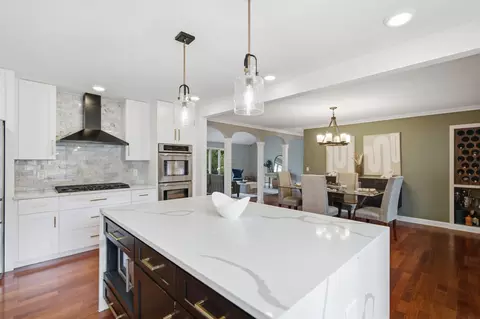 7001 Lanham Ln, Edina, MN 55439