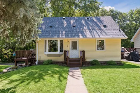 Exterior - 5001 Rosedale Rd, Mound, MN 55364 photo 2 of 4