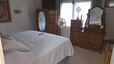 Bedroom - 1513 5th Ave NW, Austin, MN 55912 photo 2 of 2