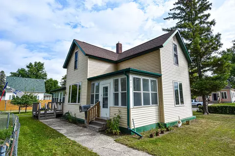 Exterior - 621 1st St E, Thief River Falls, MN 56701 photo 2 of 11