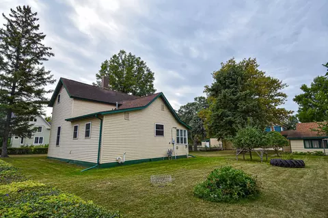 Exterior - 621 1st St E, Thief River Falls, MN 56701 photo 7 of 11
