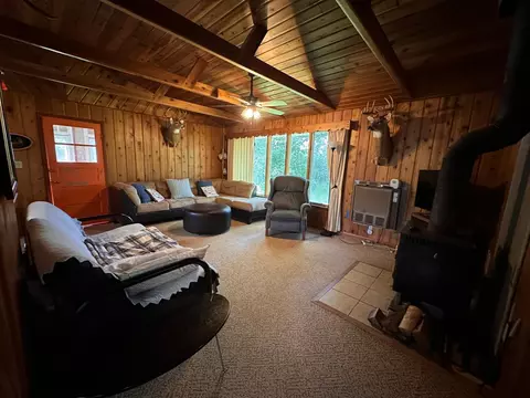 Living - 40099 Us-71, Bertha, MN 56437 photo 4 of 6