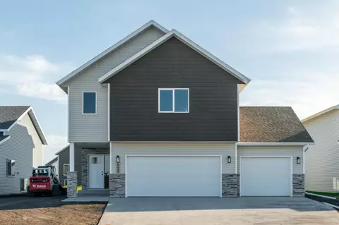 1147 Jill Dr W, West Fargo, ND 58078