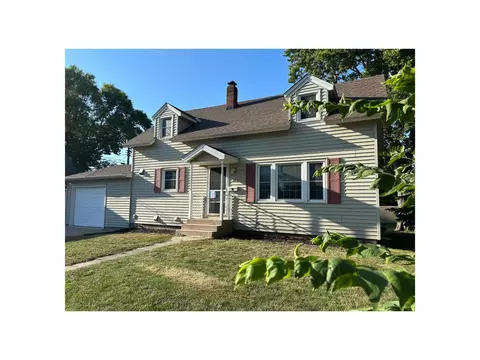 24 W 3rd St, Waconia, MN 55387
