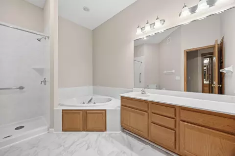Bath - 3771 Burgundy Dr, Eagan, MN 55122 photo 2 of 2