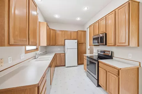 Kitchen - 3771 Burgundy Dr, Eagan, MN 55122 photo 5 of 5