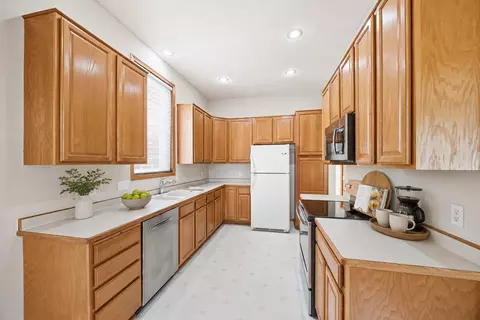 Kitchen - 3771 Burgundy Dr, Eagan, MN 55122 photo 2 of 5