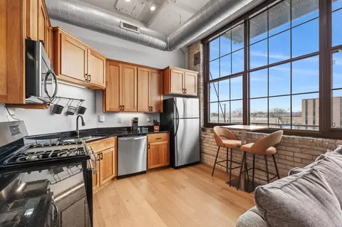 1901 E Hennepin Ave #306, Minneapolis, MN 55413