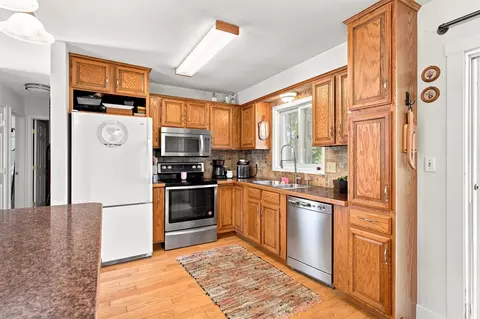 Kitchen - 543 Crescent Dr, Thompson, ND 58278 photo 2 of 3