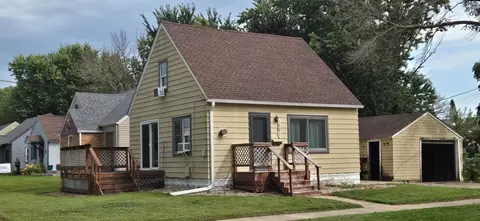 Exterior - 1001 8th St SE, Austin, MN 55912 photo 2 of 3