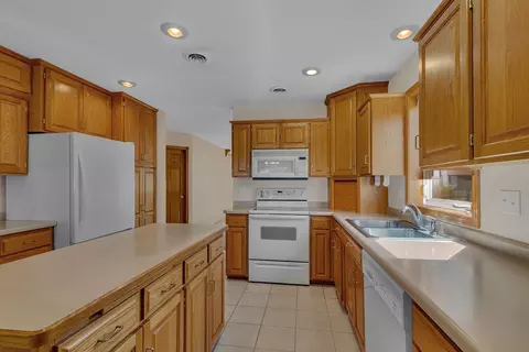 Kitchen - 430 41st Ave S, Saint Cloud, MN 56301 photo 2 of 4