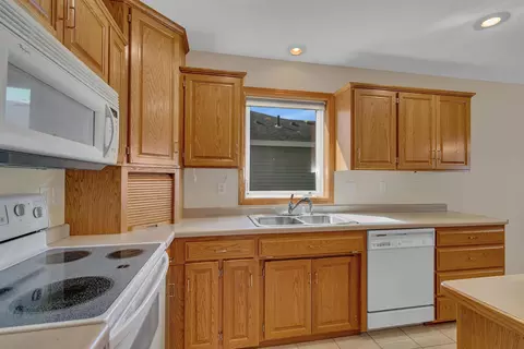 Kitchen - 430 41st Ave S, Saint Cloud, MN 56301 photo 3 of 4