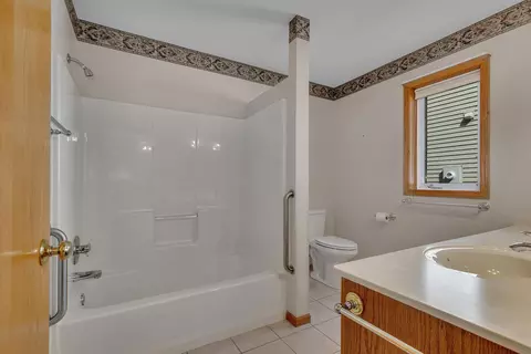 Bath - 430 41st Ave S, Saint Cloud, MN 56301 photo 1 of 2