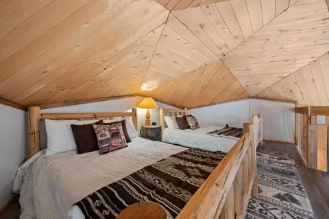 Bedroom - 24871 E Long Lake Rd, Bigfork, MN 56628 photo 4 of 6